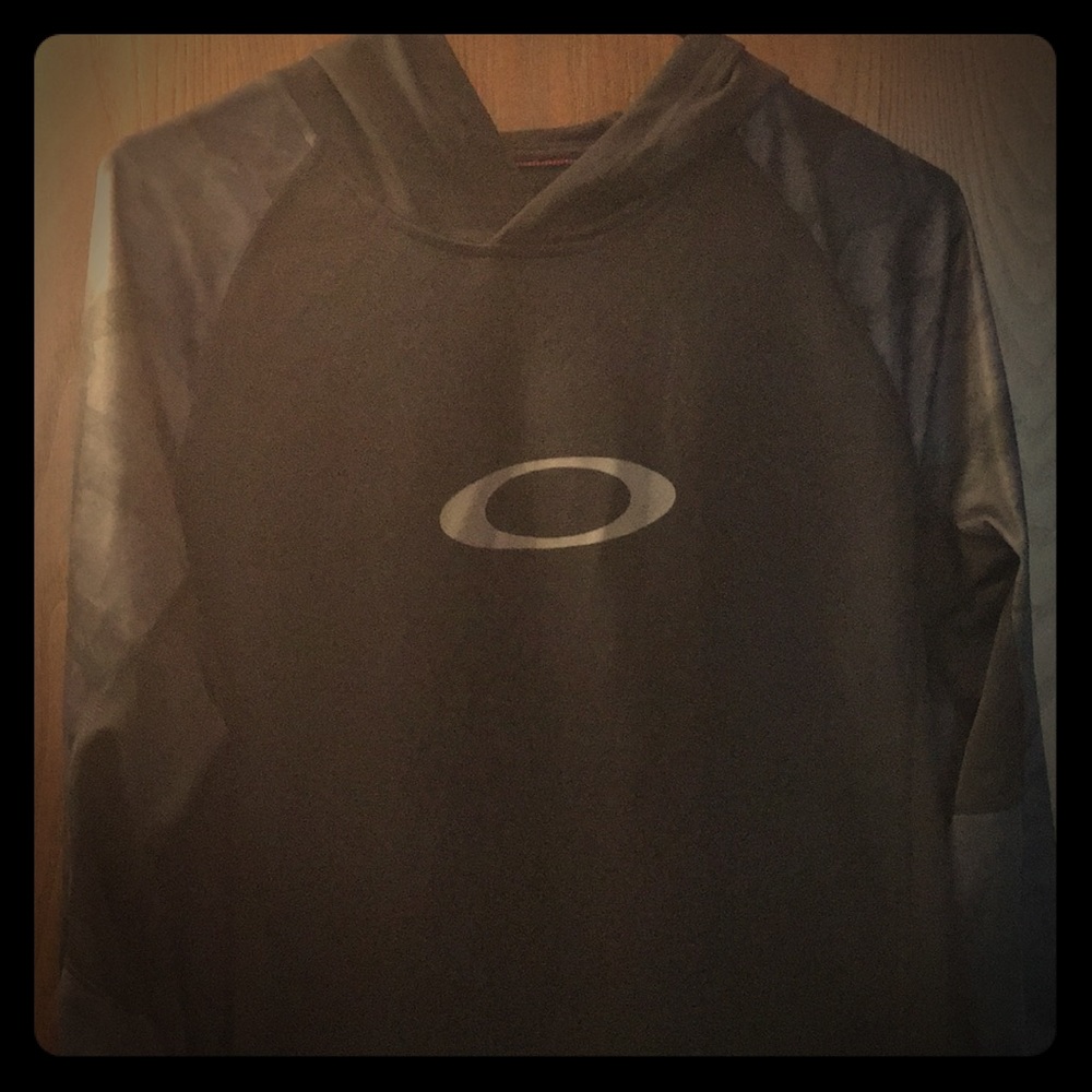 Oakley long sleeved hoodie shirt